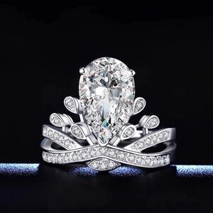 3.0CTW VVSD MOISSANITE
PEAR CUT CROWN RING